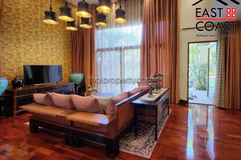 Casa de 4 dormitorios en Pattaya, Tailandia № 213792 - foto 5