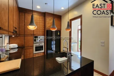 Casa de 4 dormitorios en Pattaya, Tailandia № 213792 - foto 11