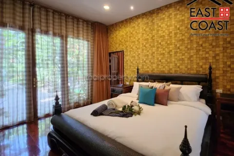 Casa de 4 dormitorios en Pattaya, Tailandia № 213792 - foto 14