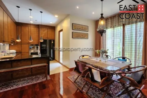 Casa de 4 dormitorios en Pattaya, Tailandia № 213792 - foto 8