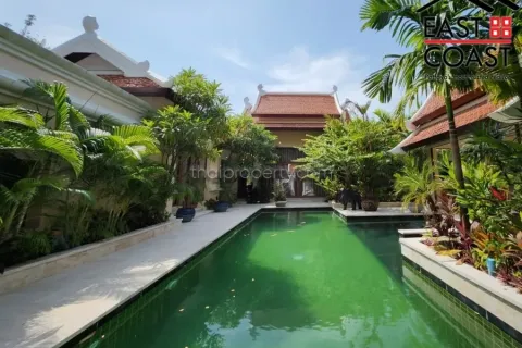 Casa de 4 dormitorios en Pattaya, Tailandia № 213792
