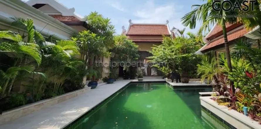 Casa de 4 dormitorios en Pattaya, Tailandia № 213792