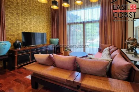 Casa de 4 dormitorios en Pattaya, Tailandia № 213792 - foto 6