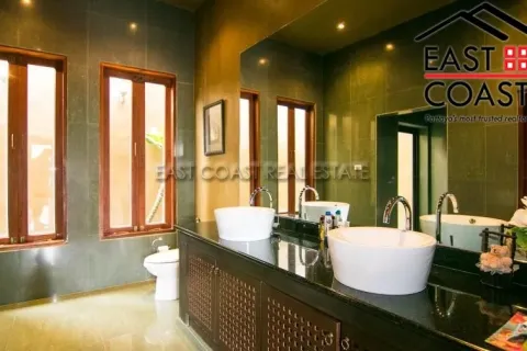 Casa de 3 dormitorios en Pattaya, Tailandia № 213790 - foto 14