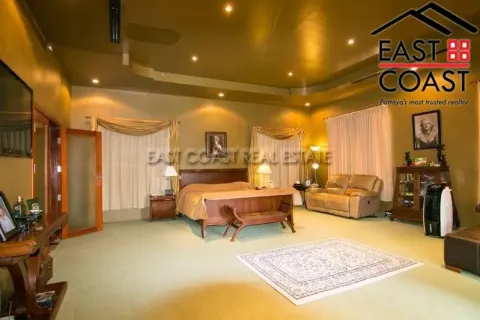 Casa de 3 dormitorios en Pattaya, Tailandia № 213790 - foto 11