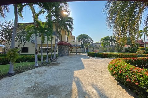 Villa in Hua Hin, Thailand 4 bedrooms № 168793 - photo 6
