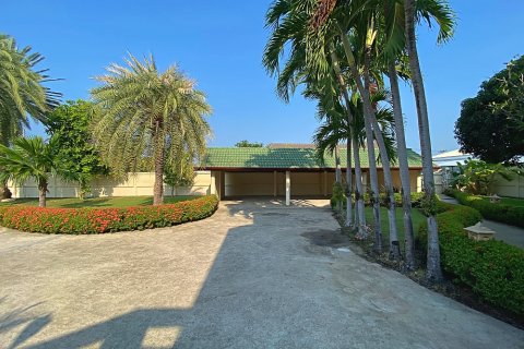 Villa in Hua Hin, Thailand 4 bedrooms № 168793 - photo 5