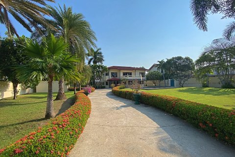 Villa in Hua Hin, Thailand 4 bedrooms № 168793 - photo 4