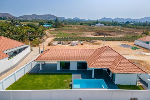 Villa in Hua Hin, Thailand 3 bedrooms № 168795 - photo 2
