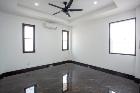Villa in Hua Hin, Thailand 3 bedrooms № 168795 - photo 9
