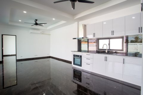 Villa in Hua Hin, Thailand 3 bedrooms № 168795 - photo 5