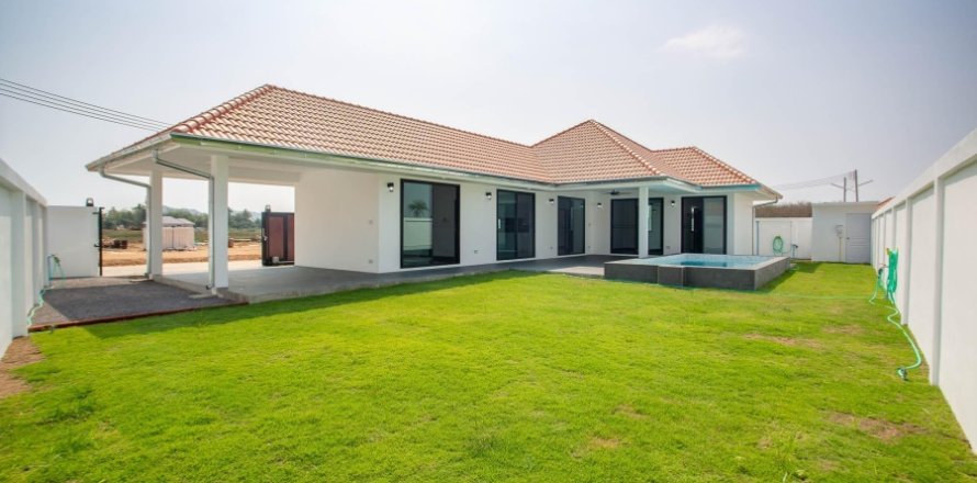 Villa in Hua Hin, Thailand 3 bedrooms № 168795