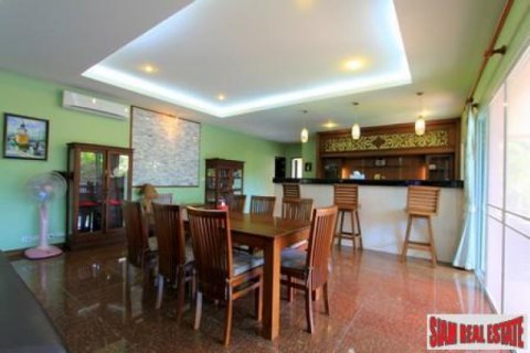 Villa in Rawai, Thailand 4 bedrooms № 202460 - photo 3