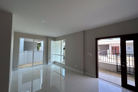 Дом в Тунг Кхру, Бангкок, Таиланд с 4 спальнями  № 167988 - фото 2