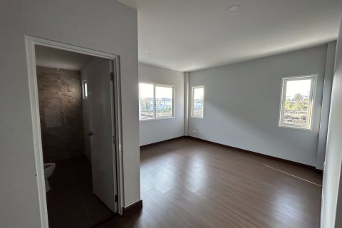 Дом в Тунг Кхру, Бангкок, Таиланд с 4 спальнями  № 167988 - фото 16