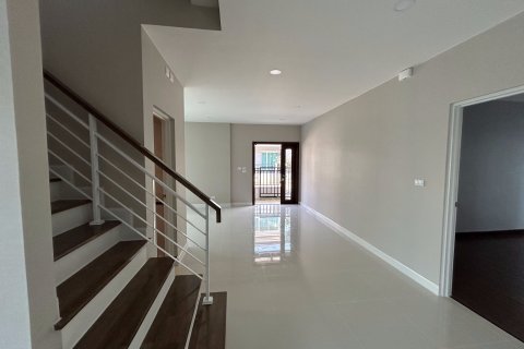 Дом в Тунг Кхру, Бангкок, Таиланд с 4 спальнями  № 167988 - фото 7