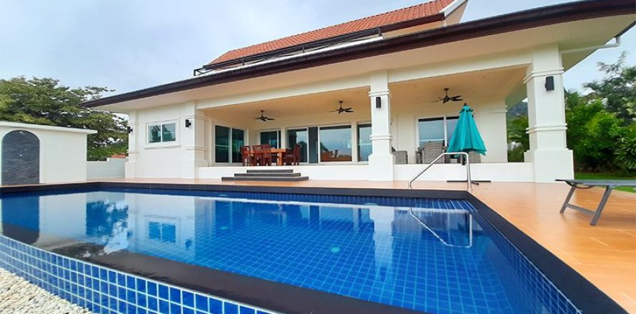 Villa in Hua Hin, Thailand 4 bedrooms № 167986