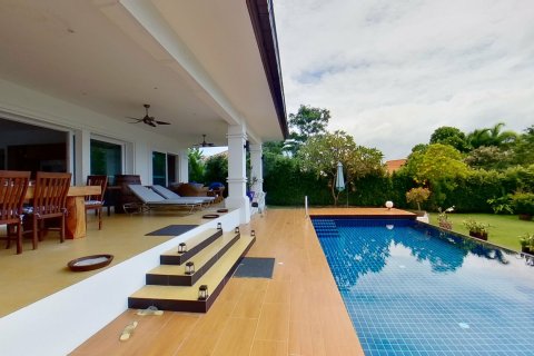Villa in Hua Hin, Thailand 4 bedrooms № 167986 - photo 4