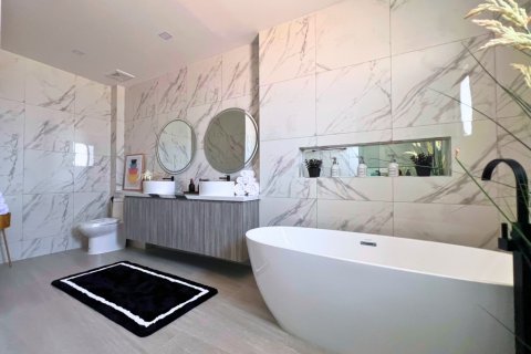 Villa in Pattaya, Thailand 3 bedrooms № 167051 - photo 22