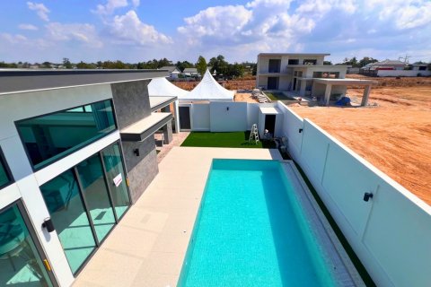 Villa in Pattaya, Thailand 3 bedrooms № 167051 - photo 4