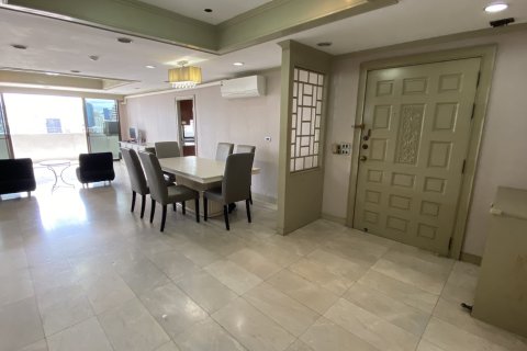 Condo à Watthana, Bangkok, Thaïlande, 3 chambres № 200590 - photo 27