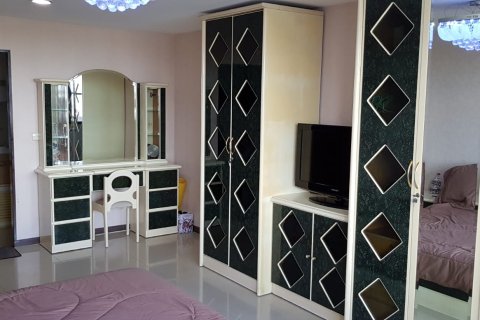 Condo à Watthana, Bangkok, Thaïlande, 3 chambres № 200590 - photo 17
