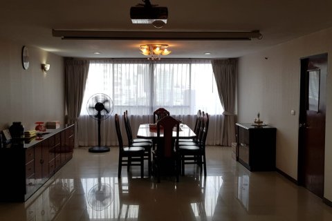 Condo à Watthana, Bangkok, Thaïlande, 3 chambres № 200590 - photo 13
