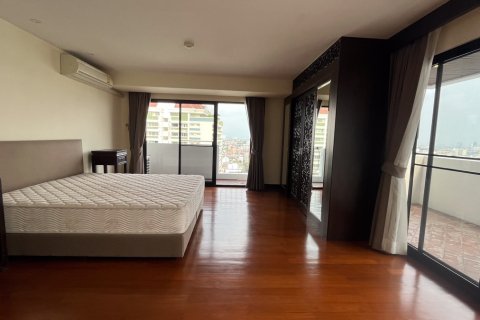 Condo in Watthana, Bangkok, Thailand, 3 bedrooms  № 201007 - photo 4