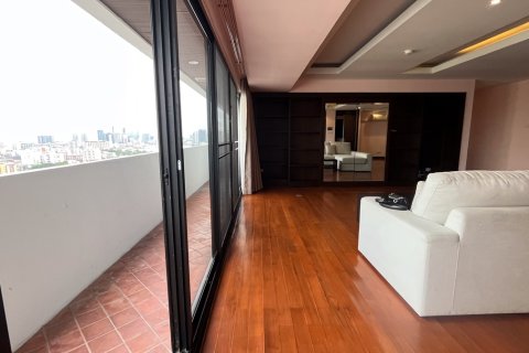 Condo in Watthana, Bangkok, Thailand, 3 bedrooms  № 201007 - photo 15