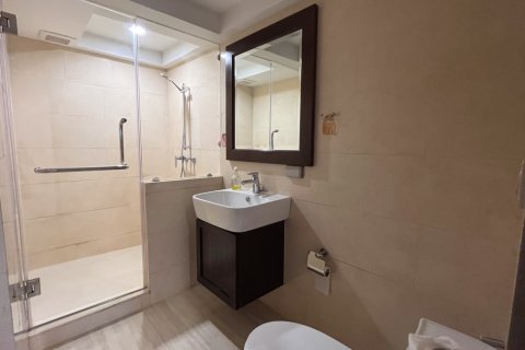 Condo in Watthana, Bangkok, Thailand, 3 bedrooms  № 201007 - photo 2