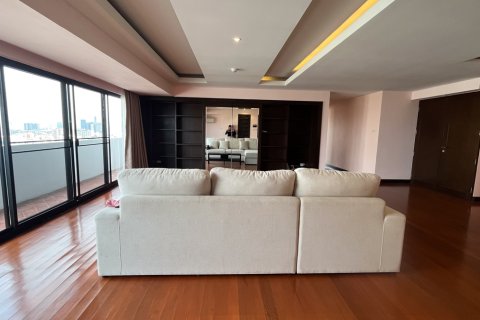 Condo in Watthana, Bangkok, Thailand, 3 bedrooms  № 201007 - photo 17