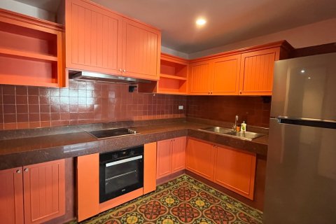 Condo in Watthana, Bangkok, Thailand, 3 bedrooms  № 201007 - photo 12