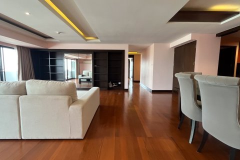 Condo in Watthana, Bangkok, Thailand, 3 bedrooms  № 201007 - photo 10