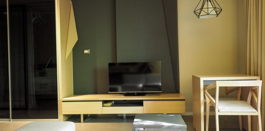 Studio in the Condo in Khlong Toei, Bangkok, Thailand  № 153280