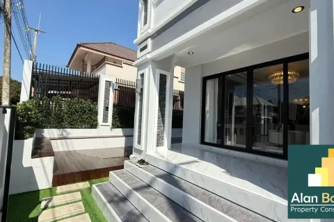 Casa de 4 dormitorios en Pattaya, Tailandia № 211421 - foto 5