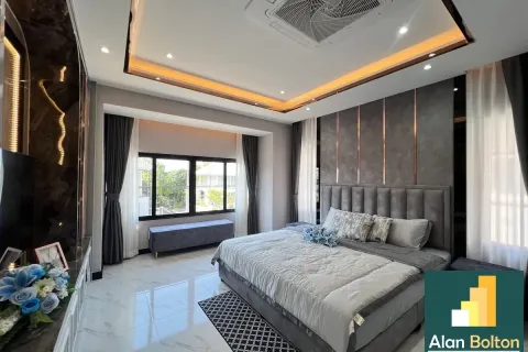 Casa de 4 dormitorios en Pattaya, Tailandia № 211421 - foto 16