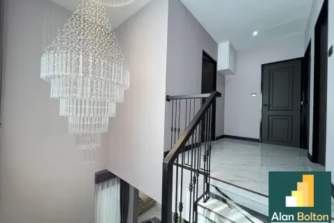 Casa de 4 dormitorios en Pattaya, Tailandia № 211421 - foto 14
