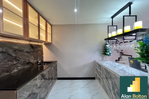 Casa de 4 dormitorios en Pattaya, Tailandia № 211421 - foto 12