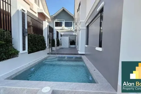 Casa de 4 dormitorios en Pattaya, Tailandia № 211421 - foto 4