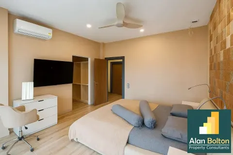 Casa de 4 dormitorios en Pattaya, Tailandia № 211426 - foto 12