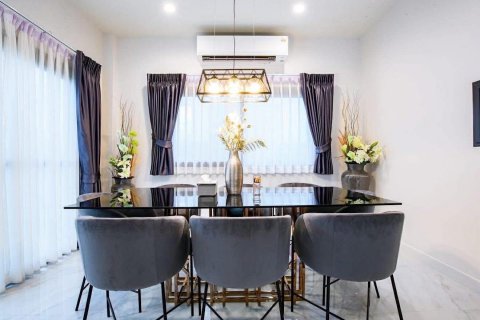 Villa in Pattaya, Thailand 4 bedrooms № 160190 - photo 10