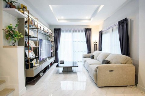 Villa in Pattaya, Thailand 4 bedrooms № 160190 - photo 5