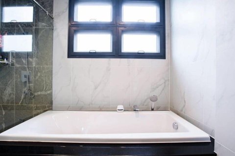 Villa in Pattaya, Thailand 4 Schlafzimmer № 160190 - Foto 16