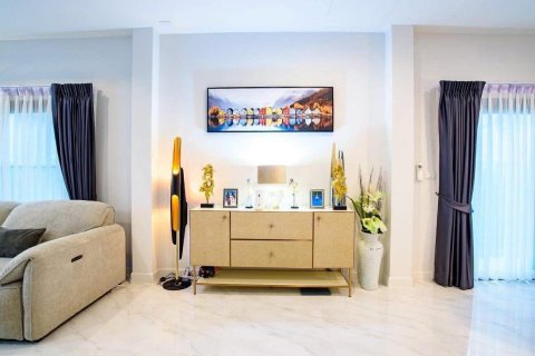 Villa in Pattaya, Thailand 4 bedrooms № 160190 - photo 12