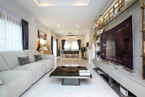 Villa in Pattaya, Thailand 4 Schlafzimmer № 160190 - Foto 9