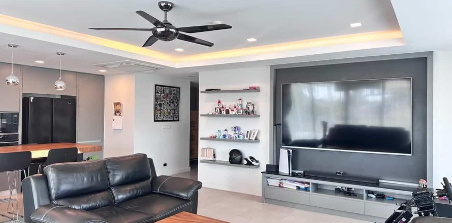 Condo in Pattaya, Thailand, 3 bedrooms № 154024