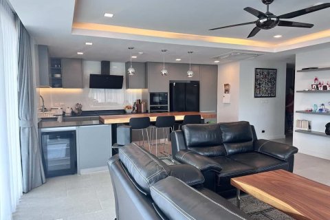 Condo in Pattaya, Thailand, 3 bedrooms № 154024 - photo 5