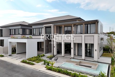 House in Pattaya, Thailand 4 bedrooms № 198263