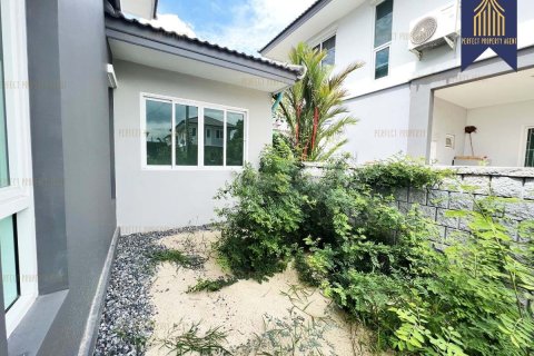House in Pathum Thani, Thailand 4 bedrooms № 159219 - photo 14