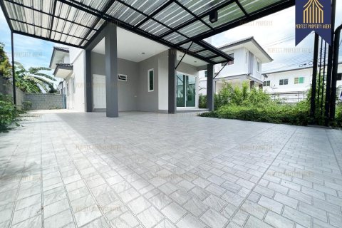 House in Pathum Thani, Thailand 4 bedrooms № 159219 - photo 15